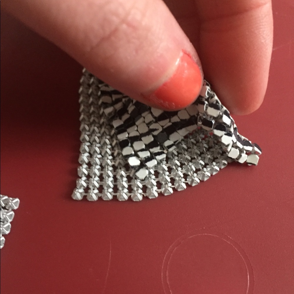 π¦ Zebra Dangle Earrings - Picture 5 of 6